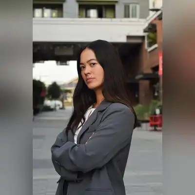 成艳