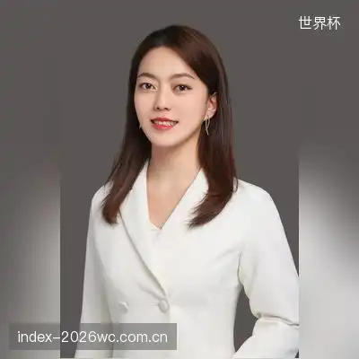 小何